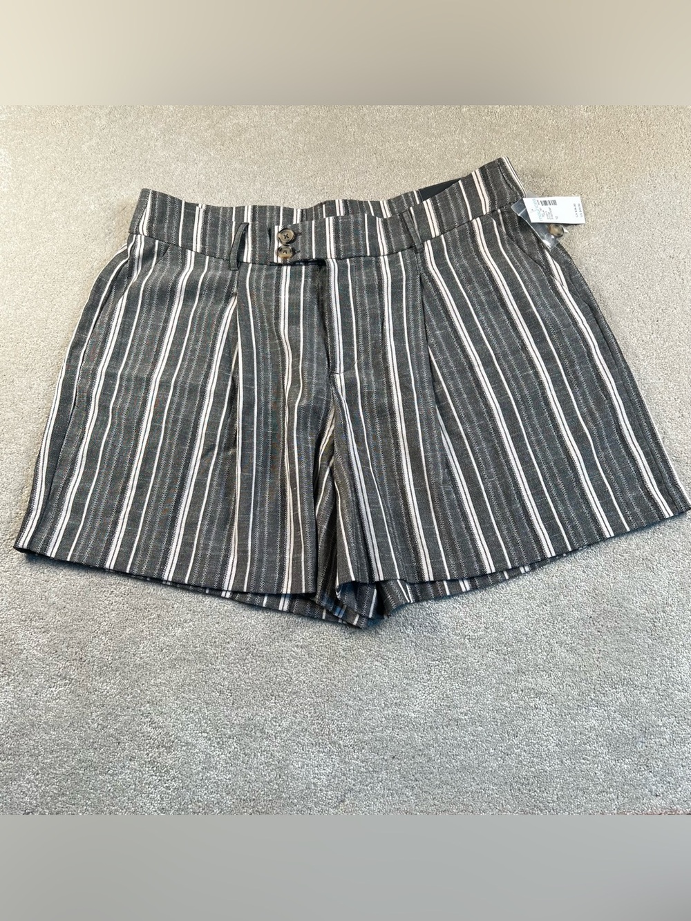 Striped Pleated Front Shorts Casual Gray White NWT Maurices High Rise Women's 12